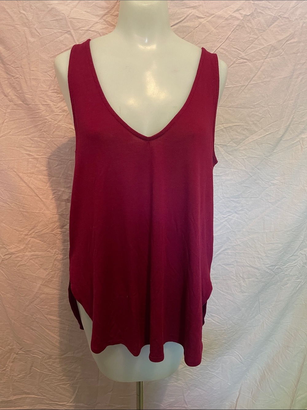 Women's V-Neck Sleeveless Tank Top in Wine